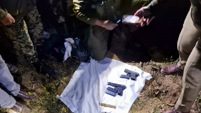 J&K: अंतरराष्ट्रीय सीमा पर ड्रोन से गिराई गई हथियारों की खेप, पिस्तौल, कारतूस और ग्रेनेड बरामद