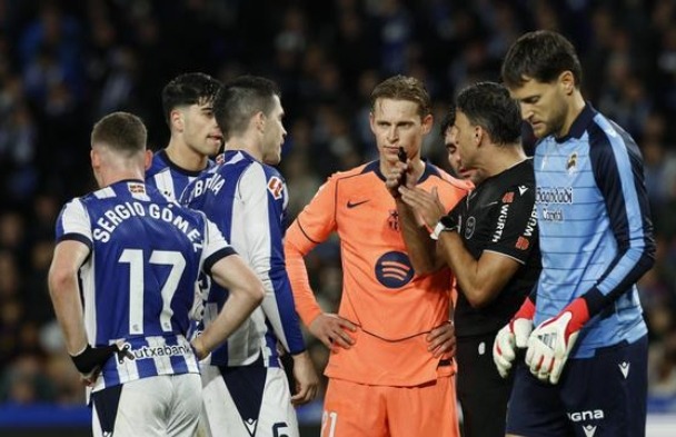 रियल सोसिएदाद ने बार्सिलोना को 2-1 से हराया, जीत का सिलसिला टूटा