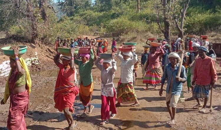 कबीरधाम जिला महात्मा गांधी नरेगा योजना के क्रियान्वयन में शीर्ष पर