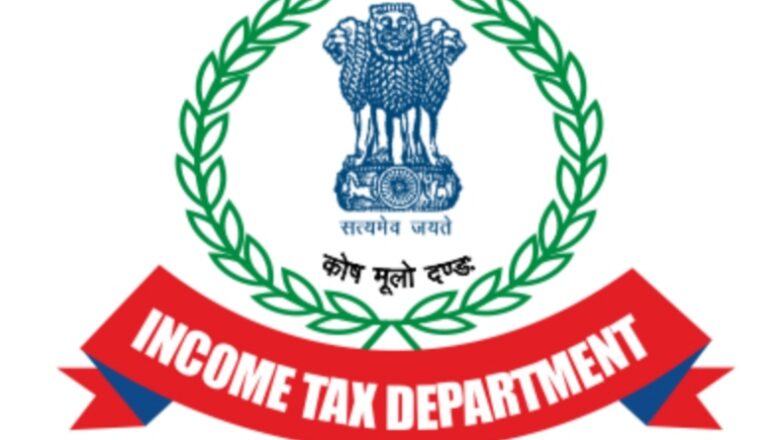 आयकर विभाग की बाबा ग्रुप पर छापेमारी, नकदी और शराब जब्त