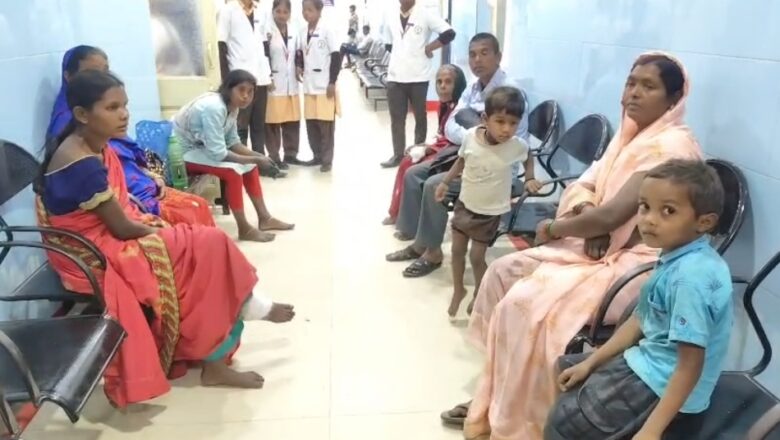 धमतरी : नारागांव के 10 लोगों को पालतू कुत्ते ने काटा, जिला अस्पताल में एंटी रेबीज वैक्सीन लगाया