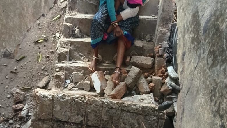 सोरिद वार्ड अटल आवास में सीढ़ी गिरने से महिला और बच्चा घायल