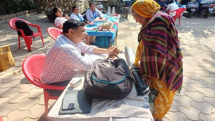 इंदौर: भागीरथपुरा क्षेत्र में स्वास्थ्य विभाग ने लगाया मनोचिकित्सकीय परामर्श शिविर