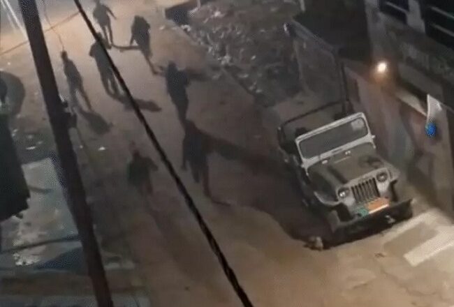 सतनाः नशे में धुत युवकों ने पुलिस पर हमला किया