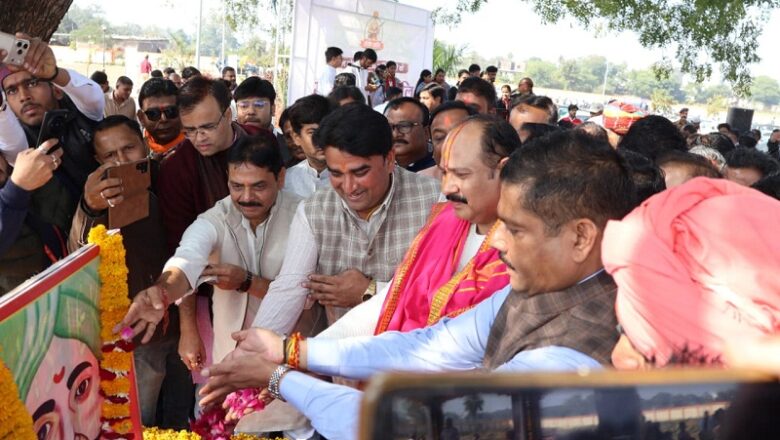 सीहोर के सैकड़ाखेड़ी शहीद स्थल पर शहीदों को दी गई श्रद्धांजलि