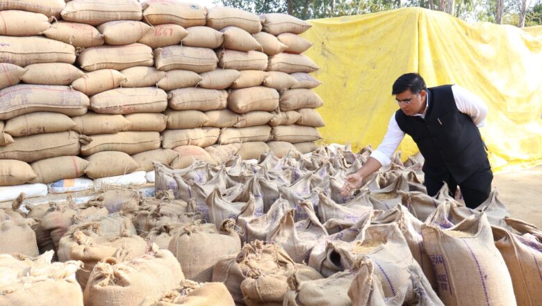 कोरबा में धान खरीद व्यवस्था का कलेक्टर ने किया औचक निरीक्षण, अव्यवस्थाओं पर सख्त कार्रवाई