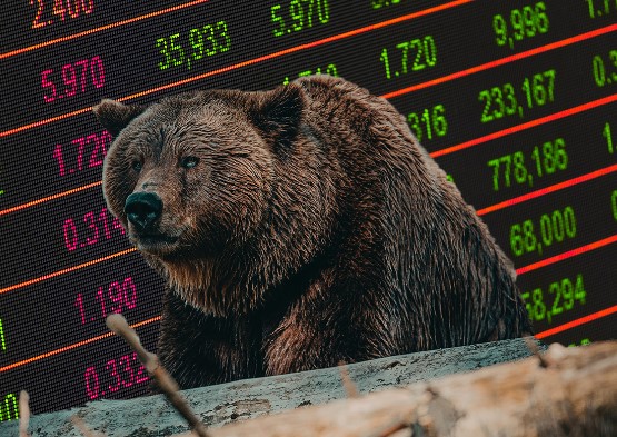 शेयर बाजार में लगातार चौथे दिन गिरावट, निवेशकों को हुआ करोड़ों का नुकसान