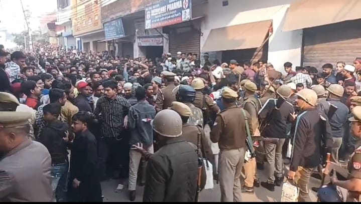 संभल हिंसा: संभल के सीओ रहे अनुज चौधरी समेत 20 पुलिस जवानाें के खिलाफ एफआईआर दर्ज करने के निर्देश