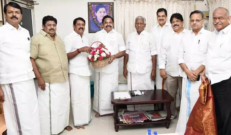 तमिलनाडु में पलानीस्वामी और नागेंद्रन के बीच विधानसभा चुनाव के लिए सीट बंटवारे पर चर्चा