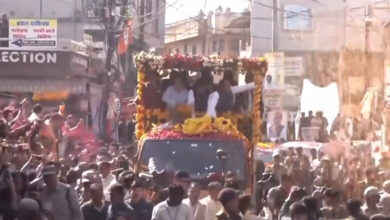 गडकरी और शिवराज सिंह ने विदिशा में किया रोड शो, 4400 करोड़ की परियोजनाओं का शिलान्यास