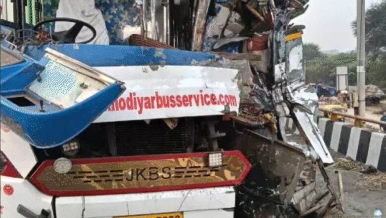 वडोदरा: नेशनल हाईवे-48 पर सड़क दुर्घटना में दो यात्रियों की मौत, 10 से अधिक घायल