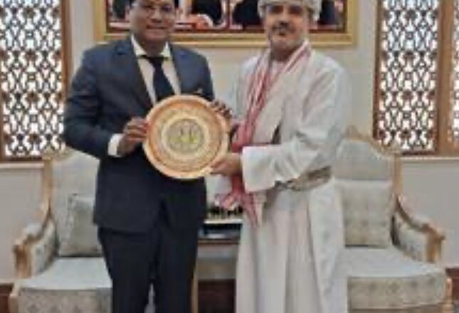 मस्कट पहुंचा आईएनएसवी कौंडिन्य, सर्बानंद सोनोवाल ने किया स्वागत