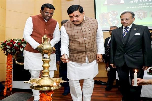 रण उत्सव की तर्ज पर सिंहस्थ 2028 में उज्जैन में विकसित होगी टेंट सिटी : मुख्यमंत्री डॉ. यादव