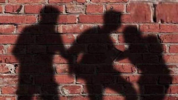 टिक्की खाने निकली लड़की को किडनैप कर 3 लड़कों ने गैंगरेप किया