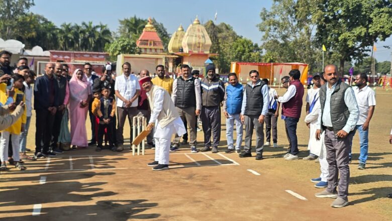 अनूपपुर: बिजुरी में मंत्री प्रीमियर लीग’ क्रिकेट प्रतियोगिता का शुभारंभ