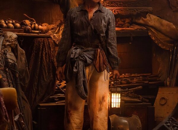 ‘द ब्लफ’ के दमदार पोस्टर में दिखा प्रियंका चोपड़ा का दमदार अवतार