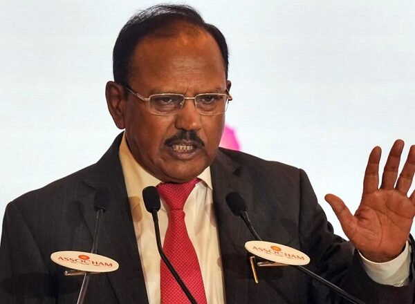 आज भी फोन और इंटरनेट का इस्तेमाल नहीं करते हैं NSA अजीत डोभाल