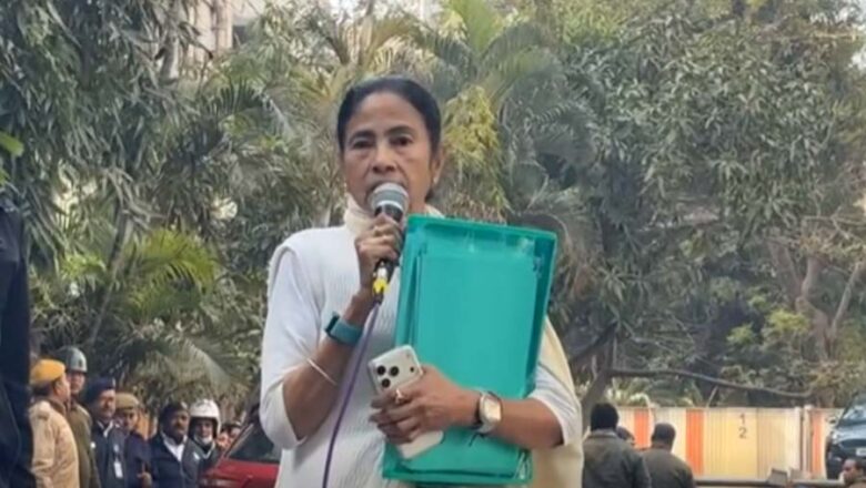 ईडी की आई-पैक पर छापेमारी को लेकर सीएम ममता बनर्जी की पुलिस में शिकायत