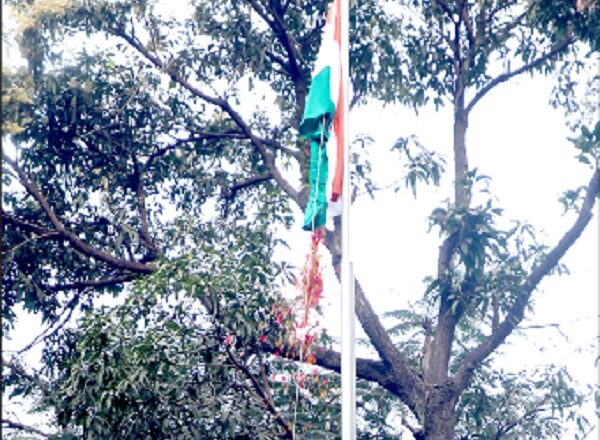 राज्यपाल मंगुभाई पटेल ने गणतंत्र दिवस पर लोकभवन में फहराया ध्वज