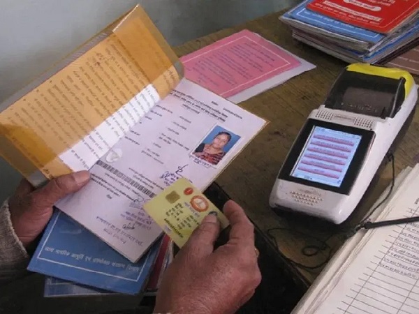 प्रत्येक पात्रता पर्चीधारी परिवार को राशन दुकान से मिल रहा खाद्यान्न