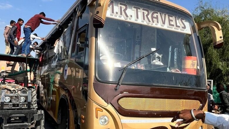 Rajasthan: बालोतरा में भीषण सड़क हादसा… ओवरटेक के दौरान ट्रेलर से भिड़ी स्लीपर बस, 6 लोगों की मौत