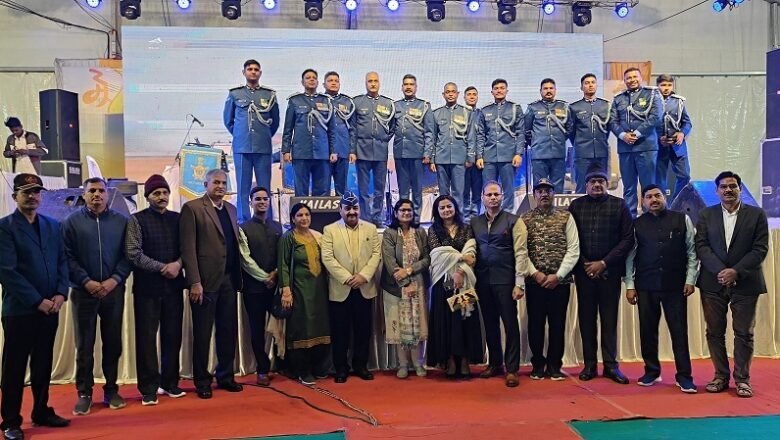 ग्वालियर व्यापार मेले में वायुसेना के बैण्ड पर बालीवुड की धुन पर झूमे श्रोता