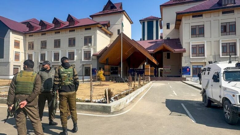 J&K: अनंतनाग में ‘व्हाइट कॉलर’ आतंकी मॉड्यूल पर बड़ी कार्रवाई… NIA ने की मेडिकल कॉलेज पर छापामारी