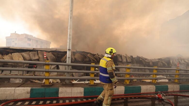 ईरान की राजधानी तेहरान के एक बाजार में लगी भीषण आग… मची अफरा-तफरी