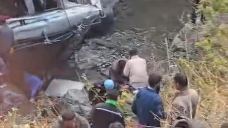 कालसी क्षेत्र में हिमाचल प्रदेश की बस गहरी खाई में गिरी, 30 यात्री सवार