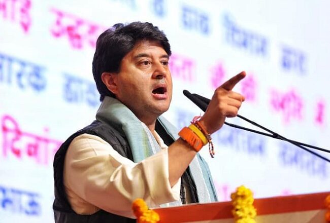 केंद्रीय मंत्री सिंधिया ने भोपाल में स्वतंत्रता सेनानी उद्धवदास मेहता की याद में डाक टिकट जारी किया