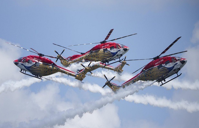 सिंगापुर एयर शो में भारतीय वायु सेना की सारंग टीम का अद्वितीय प्रदर्शन