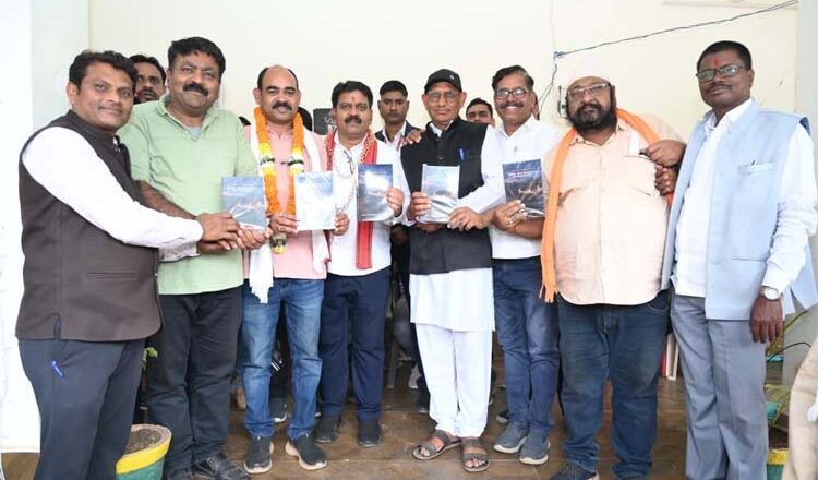 उप मुख्यमंत्री शर्मा ने ‘राजा भोरमदेव की कहानी’ पुस्तक का विमोचन