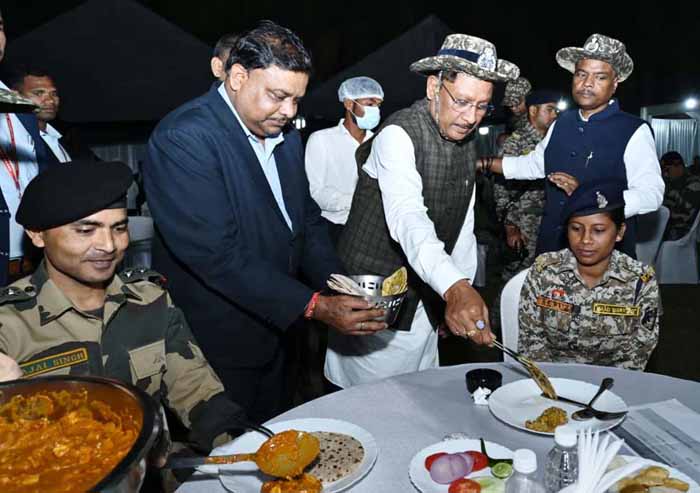 मुख्यमंत्री विष्णुदेव साय ने नक्सल प्रभावित अबूझमाड़ में बिताई रात