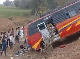 खंडवा में यात्री बस का स्टेयरिंग फेल, 16 घायल, 5 गंभीर