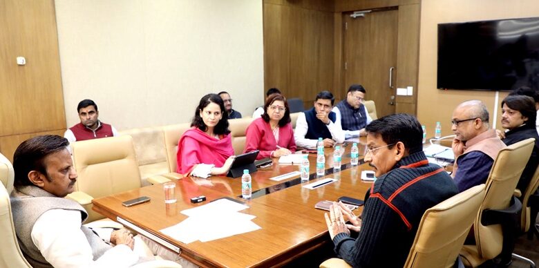 स्वास्थ्य सेवाओं का सुदृढ़ीकरण और पारदर्शी क्रियान्वयन के लिए उपमुख्यमंत्री शुक्ल का निर्देश