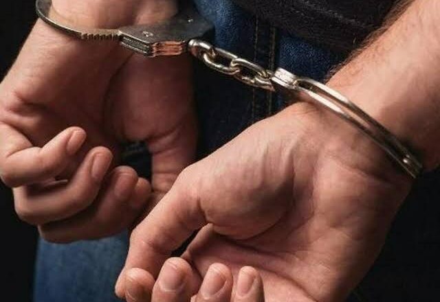 पूर्व मंत्री को ब्लैकमेल कर 50 लाख की ठगी करने वाला दम्पत्ति गिरफ्तार