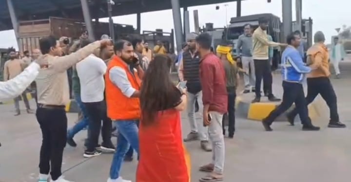 सोनभद्र टोल प्लाजा पर महिला अधिवक्ता से मारपीट, दो गिरफ्तार