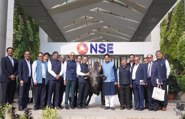 केंद्रीय मंत्री गोयल ने एनएसई के सीईओ के साथ बजट पर की चर्चा