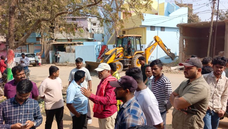 गोकुलपुर में बिना नोटिस कार्रवाई से हंगामा, निगम टीम को लौटना पड़ा