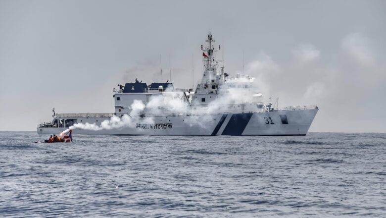 भारतीय तटरक्षक बल के 50वें स्थापना दिवस पर नेताओं ने दी बधाई