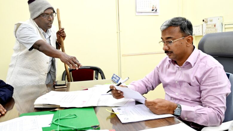 जांजगीर चांपा में साप्ताहिक जनदर्शन: 106 आवेदनों का प्रशासन ने किया त्वरित निराकरण