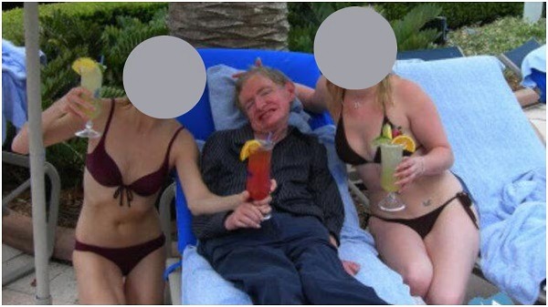 बिकिनी पहनी दो महिलाओं के बीच लेटे दिखे स्टीफन हॉकिंग