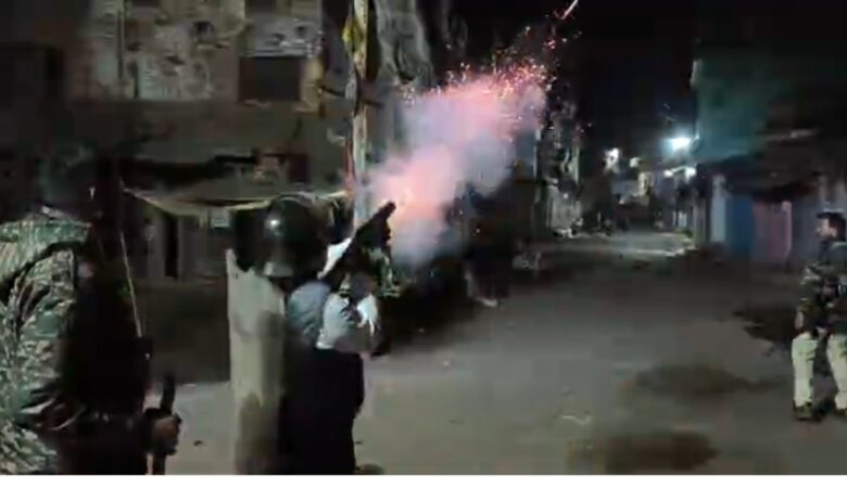 सिहोरा में दो समुदायों में जमकर पथराव, पुलिस ने छोड़े आंसूगैस, स्थिति तनावपूर्ण पर नियंत्रण में