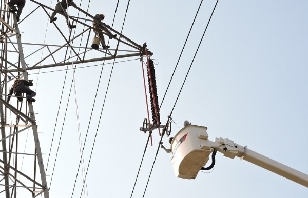 400 के.व्ही. इंदौर–नागदा ट्रांसमिशन लाइन में लाइव लाइन मेंटेनेंस