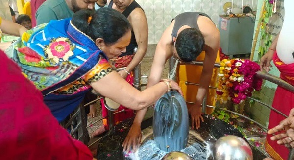 भगवान भोले शंकर की भक्ति में डूबा मुरैना, शिवालयों पर उमड़ा श्रद्धालुओं का जनसैलाब