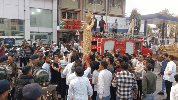 जबलपुर में भाजपा पर कांग्रेस ने लगाया कार्यालय पर हमले का आरोप, पुलिस से धक्का-मुक्की