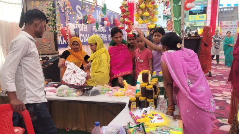 होली के रंग आजीविका के संग: