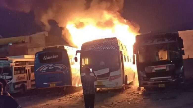 मप्रः इंदौर में पार्किंग में खड़ी तीन बसों में लगी भीषण आग