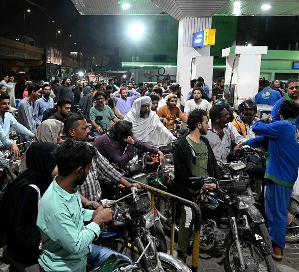 मिडिल ईस्ट संकट के बीच कई देशो ने बढ़ाए पेट्रोल-डीजल के दाम, भारत में अभी तक राहत