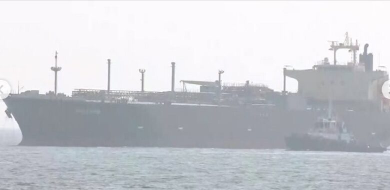 मिडिल ईस्ट संकटः कड़े पहरे के बीच होर्मुज पार कर भारत पहुंचा LPG से भरा पोत.. क्या ईरान वसूल रहा टोल!